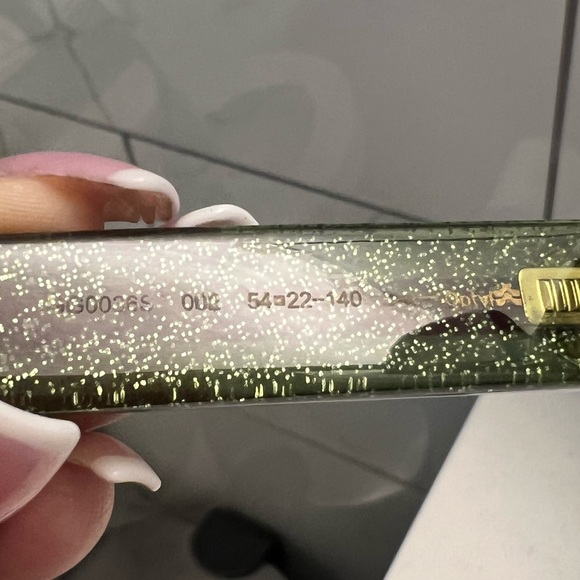 COPY - Authentic Gucci sunglasses - Picture 10 of 12